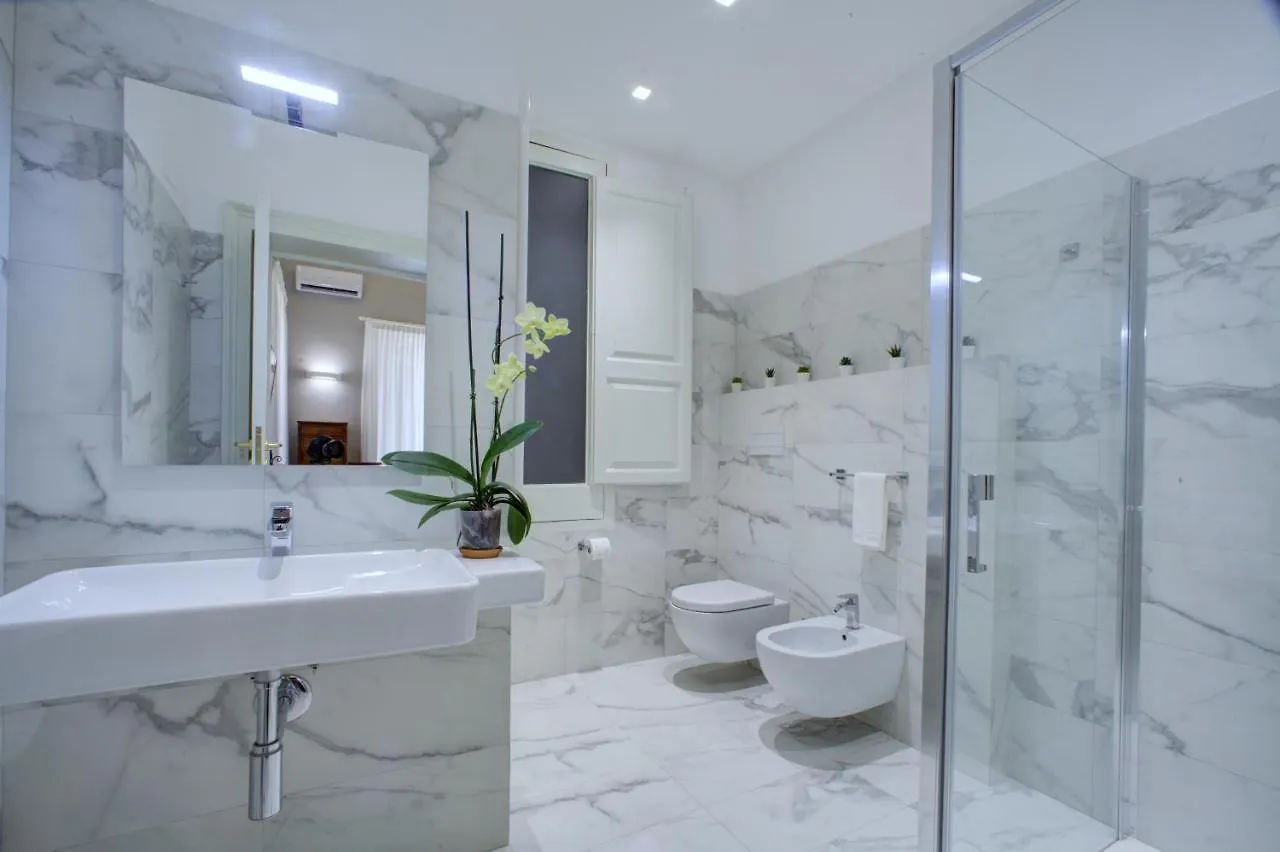 קטאניה Palazzo Pastura B&B And Apartments בית הארחה