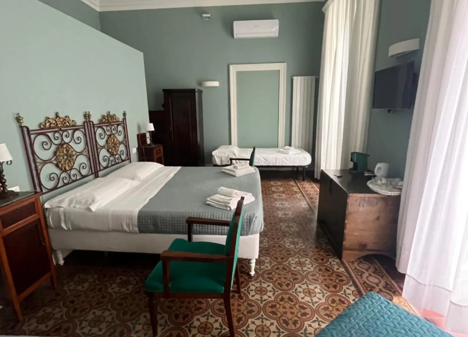קטאניה Palazzo Pastura B&B And Apartments בית הארחה